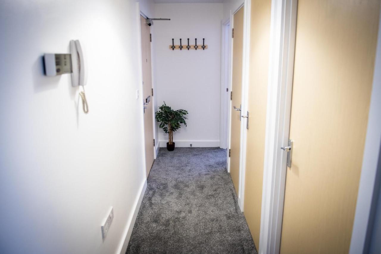 Stylish Two Bed City Apartment With Secure Parking Саутхамптън Екстериор снимка
