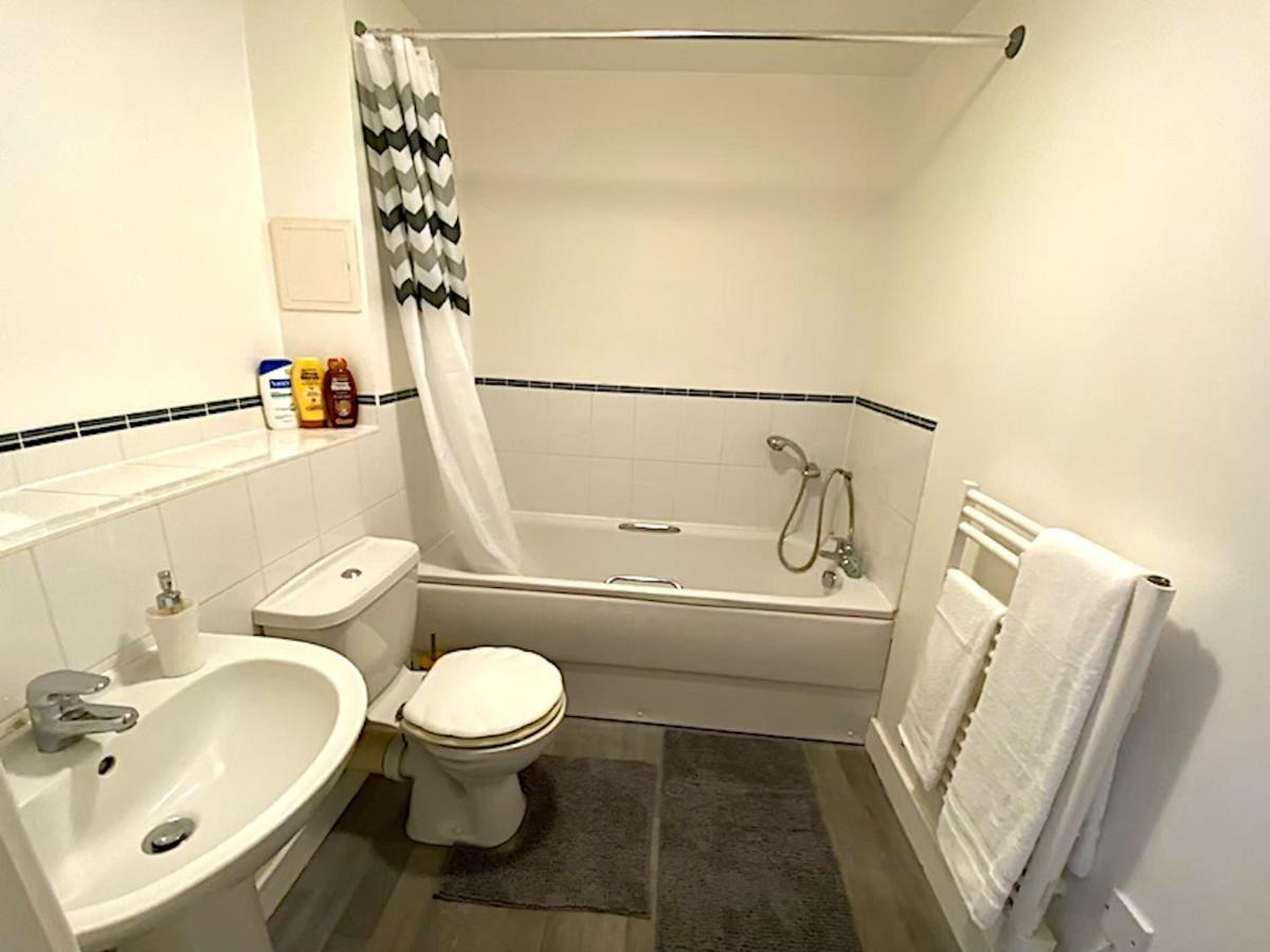 Stylish Two Bed City Apartment With Secure Parking Саутхамптън Екстериор снимка